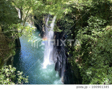 高千穂峡　真名井の滝　虹 100901385