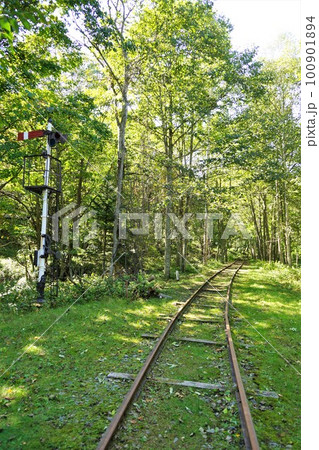 旧士幌線廃線跡の風景 旧糠平駅付近 旧士幌線廃線跡の風景 旧糠平駅付近 100901894