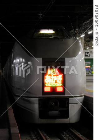 高崎線特急あかぎ号:651系電車(上野駅地平ホーム) 高崎線特急あかぎ号:651系電車(上野駅地平ホーム) 100903033