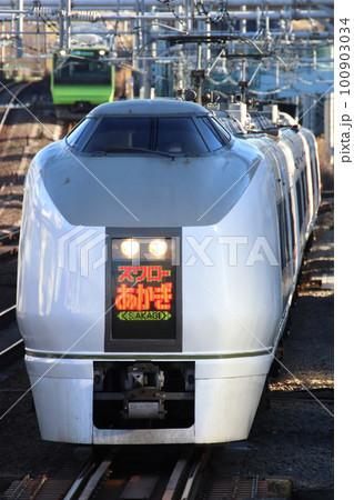 新宿行の特急スワローあかぎ号（651系電車） 100903034