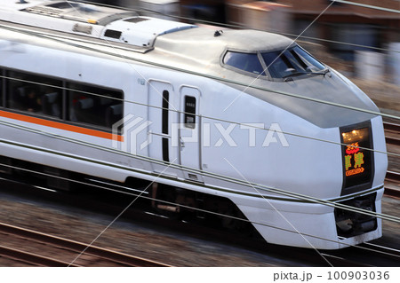 高崎線特急草津号：651系電車 100903036