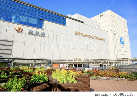 豊橋市、豊橋駅前の風景 100903119