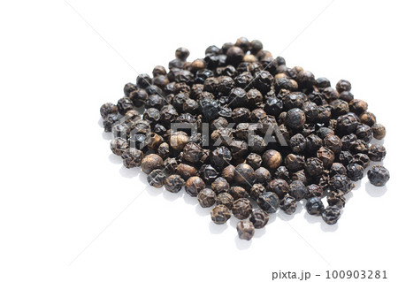 ブラックペッパーホール　白背景 100903281