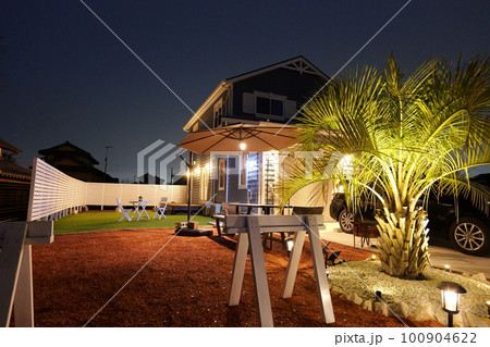 ヤシの木のあるアメリカンガレージハウス 100904622