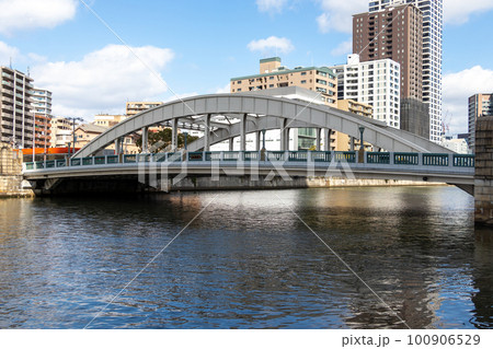 大阪・堂島川と堂島大橋 大阪・堂島川と堂島大橋 100906529