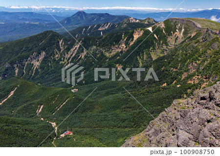 八ヶ岳連峰・赤岳から見る硫黄岳・天狗岳と蓼科山 八ヶ岳連峰・赤岳から見る硫黄岳・天狗岳と蓼科山 100908750
