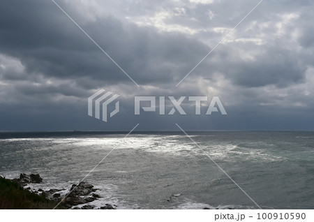 犬吠埼灯台周辺の海岸 100910590