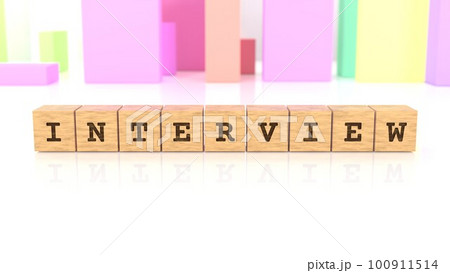 INTERVIEWの文字が印字された木製ブロック 100911514