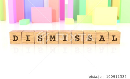 DISMISSALの文字が印字された木製ブロック 100911525