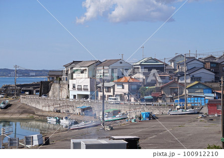 南房総　和田漁港と和田浦の町並み【千葉県南房総市】 100912210