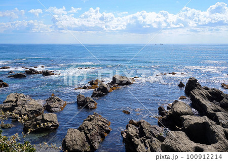 南房総 和田浦海岸の岩礁地帯【千葉県南房総市】 南房総 和田浦海岸の岩礁地帯【千葉県南房総市】 100912214