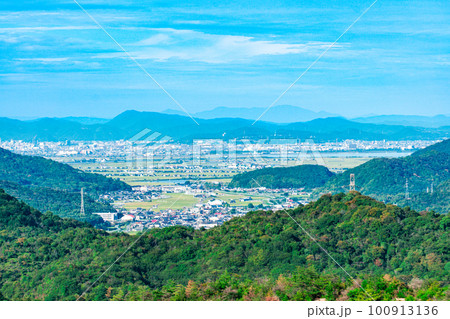 王子ヶ岳の山上から見た岡山平野 岡山県倉敷市 王子ヶ岳の山上から見た岡山平野 岡山県倉敷市 100913136