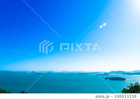 王子ヶ岳の山上から眺める瀬戸大橋と備讃瀬戸　岡山県倉敷市 100913138