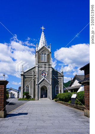 﨑津集落に建つカトリック﨑津教会（熊本県天草市） 100913946