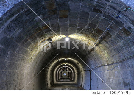 レトロ感のあるトンネル(旧伊勢神トンネル 愛知県 豊田市) レトロ感のあるトンネル(旧伊勢神トンネル 愛知県 豊田市) 100915599