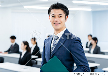 ビジネスパーソン 100917335
