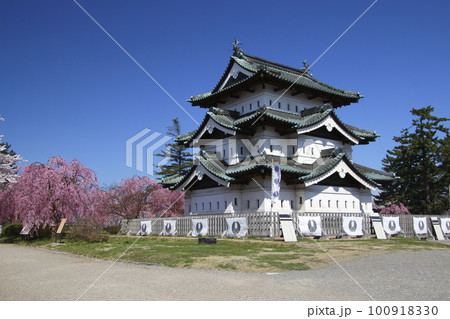移築された弘前城本丸（2021年：青森県弘前市） 100918330