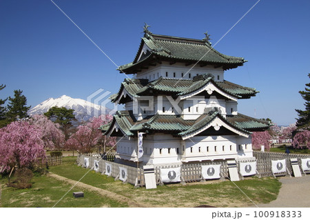 移築された弘前城本丸（2021年：青森県弘前市） 100918333