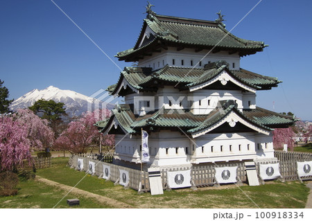 移築された弘前城本丸(2021年:青森県弘前市) 移築された弘前城本丸(2021年:青森県弘前市) 100918334
