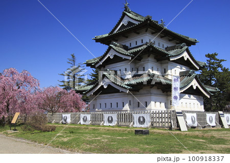 移築された弘前城本丸（2021年：青森県弘前市） 100918337