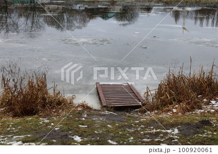 Fishing place on the lake Fishing place on the lake 100920061