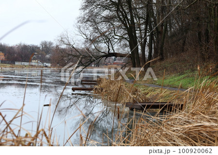 Fishing place on the lake Fishing place on the lake 100920062