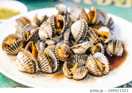 Fresh cockles is one of Bangkok popular street food 100921321