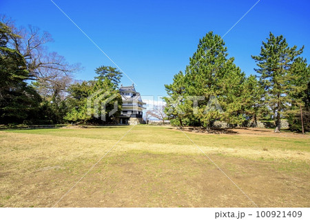 豊橋市、吉田城跡にある模擬櫓 100921409