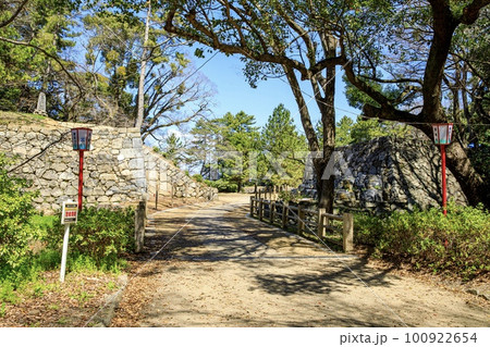 豊橋市、吉田城の南多門跡 100922654