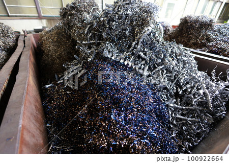 大量に廃棄された金属ゴミ 旋盤加工のゴミ 大量に廃棄された金属ゴミ 旋盤加工のゴミ 100922664