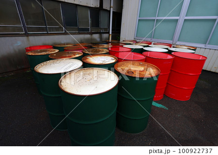 ドラム缶のある風景 燃料 ドラム缶のある風景 燃料 100922737