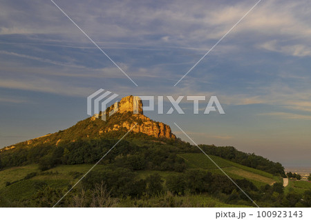 Rock of Solutre with vineyards, Burgundy, Solutre-Pouilly, France 100923143