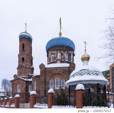 Barnaul, Russia, JANUARY, 20, 2020. Pokrovsky cathedral on Nikitin street in Barnaul in the winter, Russia Barnaul, Russia, JANUARY, 20, 2020. Pokrovsky cathedral on Nikitin street in Barnaul in the winter, Russia 100927037
