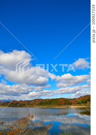 釜房湖の紅葉(宮城県) 釜房湖の紅葉(宮城県) 100927339