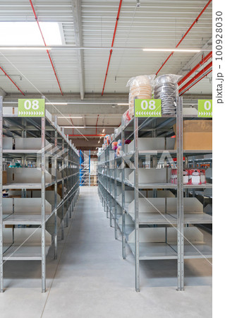 Picking Distribution Center Aisle 100928030