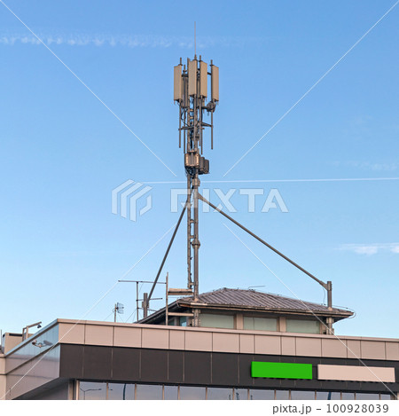 Cell Tower Antenna Cell Tower Antenna 100928039