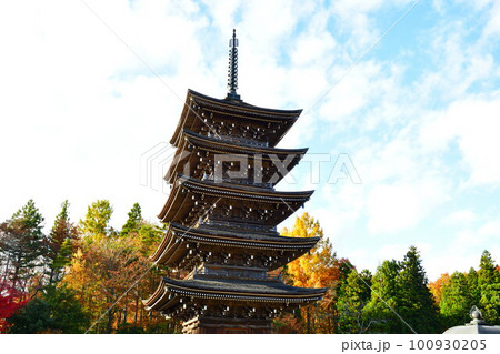 定義山西方寺　五重塔と紅葉（宮城県） 100930205