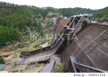 ダムのある風景 100931316