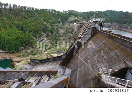 ダムのある風景 100931317
