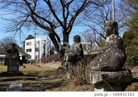 盛岡市の観光 十六羅漢像があるらかん児童公園 100932161