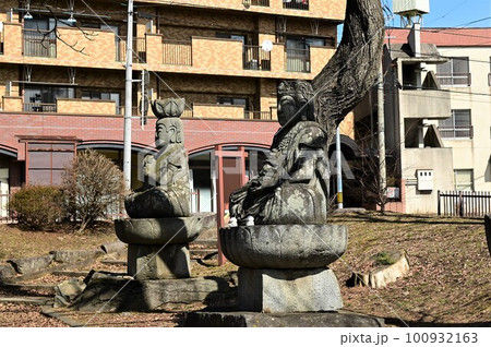 盛岡市の観光 十六羅漢像があるらかん児童公園 100932163