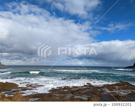 荒れる海と空 100932201