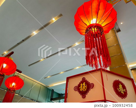 チャイニーズニューヤーでの赤い提灯 100932458