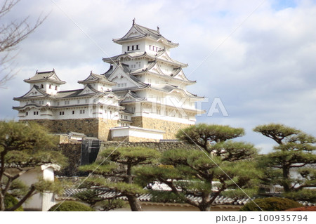 世界遺産に指定された天守閣 100935794