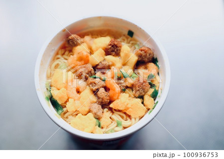 カップ麺 100936753