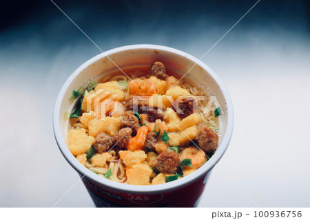 カップ麺 100936756