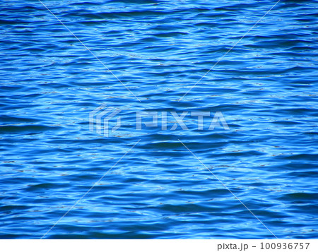 穏やかな水面1 穏やかな水面1 100936757
