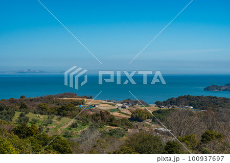 良く晴れた日の瀬戸内海の眺望 【岡山県 瀬戸内市 牛窓】 良く晴れた日の瀬戸内海の眺望 【岡山県 瀬戸内市 牛窓】 100937697