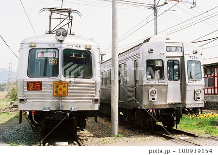 車両基地に停車する上田電鉄5200系と7200系 車両基地に停車する上田電鉄5200系と7200系 100939154