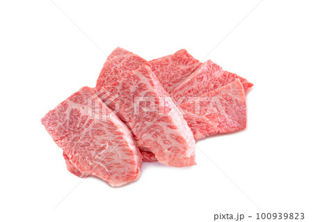 国産黒毛和牛バラカルビ焼肉用、甲州ワインビーフ【白背景・切り抜き】 100939823